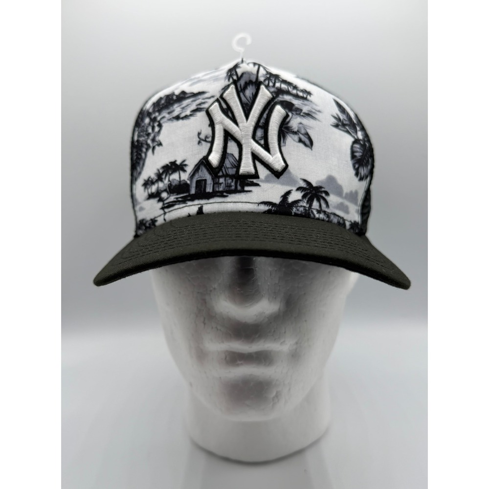 New York Yankees Hat New Era 9FIFTY Trucker Snapback Cap Hawaiian Palm Print